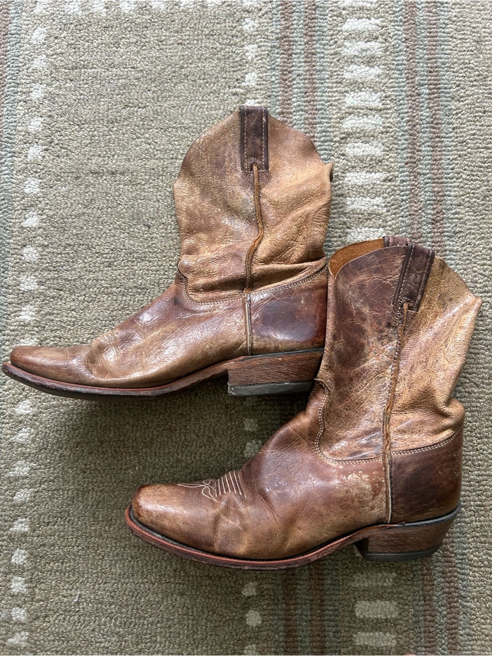 JUSTIN Women’s Vintage Leather Western Cowboy Boots.
